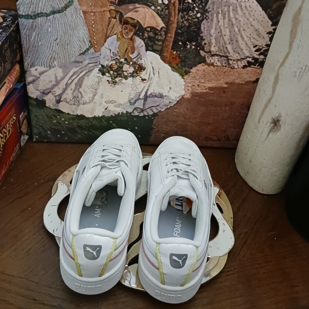 👟👟PUMA White Patent Leather Sneakers Size 13,Like New!!🏀A Fabulous  Gift !!🏓 - Picture 2 of 8
